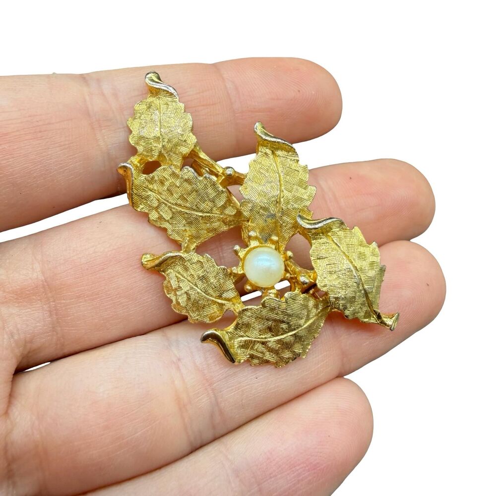 Vintage Gold Tone Leaves Brooch, Leaf Pin with Pearl
